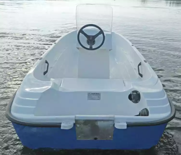 Стеклопластиковая лодка Пингвин с консолью (тримаран) в Пензе