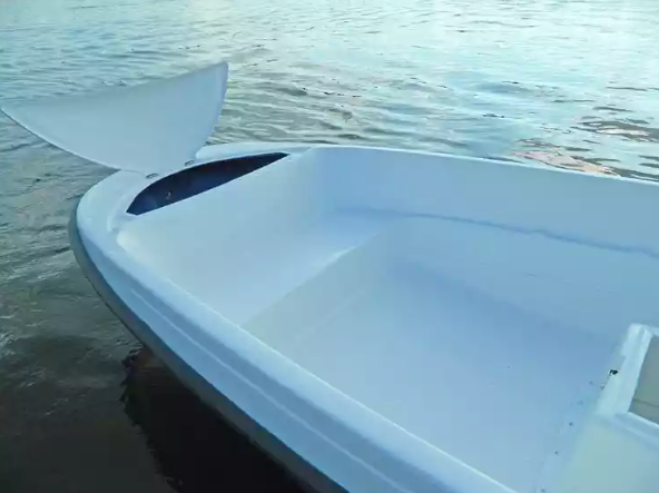 Стеклопластиковая лодка Пингвин с консолью (тримаран) в Пензе