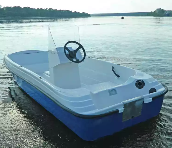 Стеклопластиковая лодка Пингвин с консолью (тримаран) в Пензе