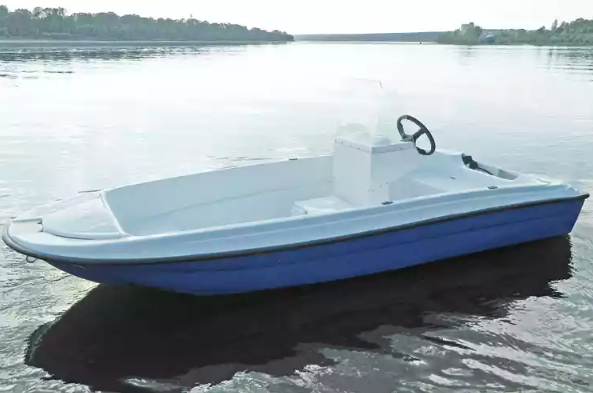 Стеклопластиковая лодка Пингвин с консолью (тримаран) в Пензе