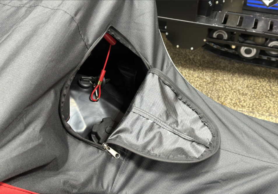 Чехол транспорт. снегохода IKUDZO HUNTER черно-красный Оксфорд ПРЕМИУМ качества с лого IKUDZO в Пензе