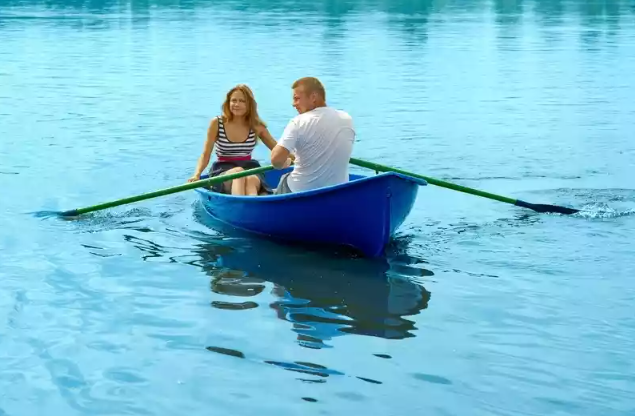 Стеклопластиковая лодка Дельфин в Пензе