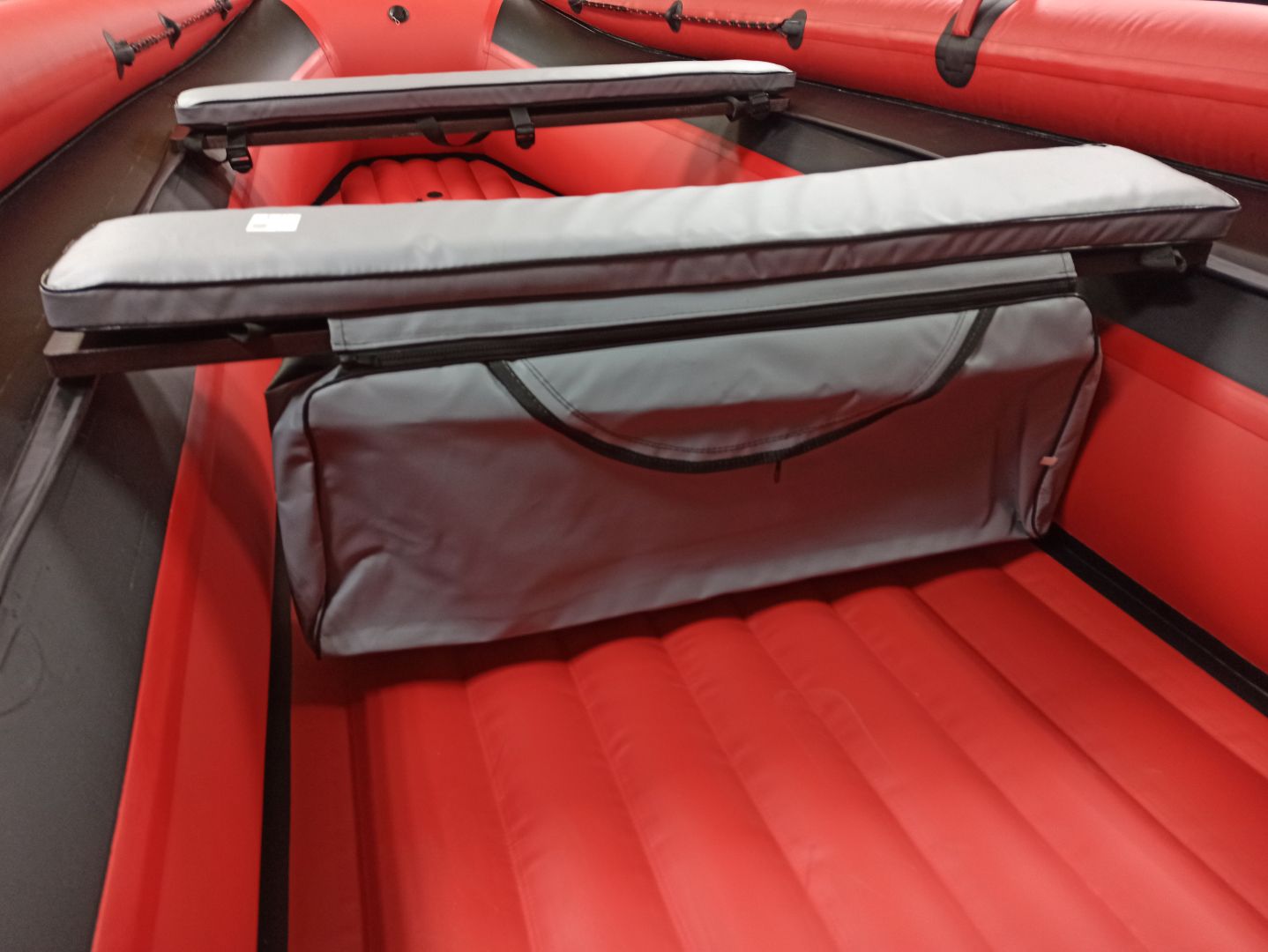 КОМПЛЕКТ МЯГКИХ НАКЛАДОК С СУМКОЙ ДЛЯ ЛОДОК 90Х20 СЕРЫЙ в Пензе