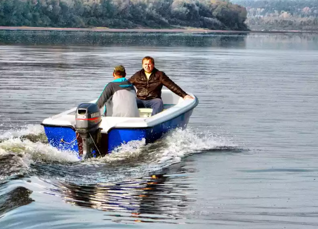 Стеклопластиковая лодка Wyatboat 430 тримаран в Пензе