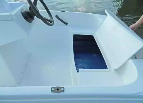 Стеклопластиковая лодка Пингвин с консолью (тримаран) в Пензе